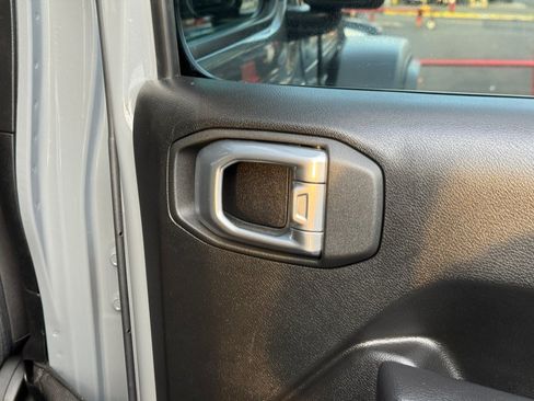 Used 2023 Jeep Wrangler Unlimited Sport AWD/4WD image 33