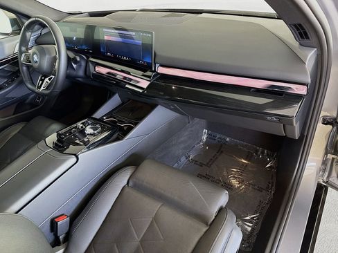 Used 2024 BMW i5 eDrive40i w/ Executive Package image 31