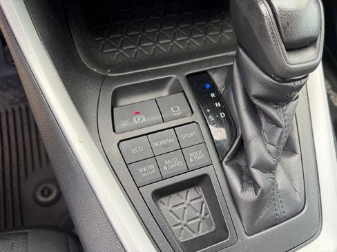 Used 2021 Toyota RAV4 XLE w/ Convenience Package AWD/4WD image 26