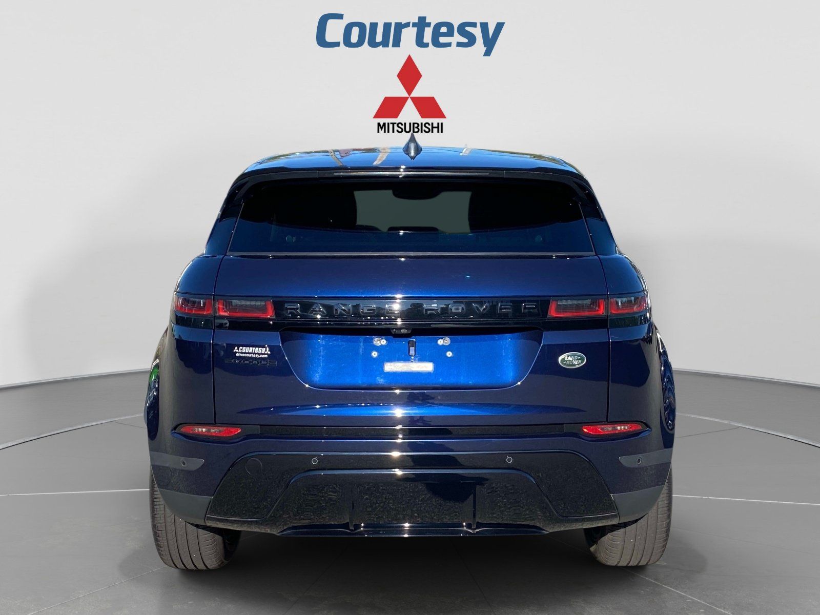 Used 2023 Land Rover Range Rover Evoque SE AWD/4WD image 4