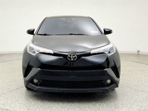 Used 2018 Toyota C-HR XLE FWD image 2
