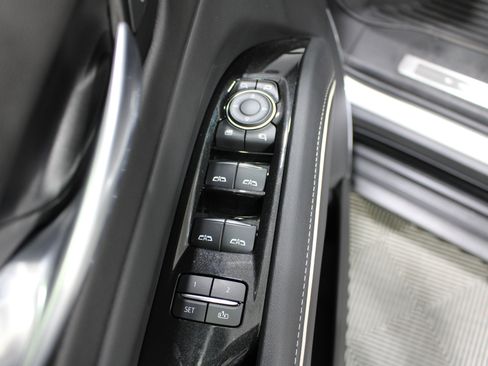 Used 2024 Cadillac Escalade ESV Luxury AWD/4WD image 7
