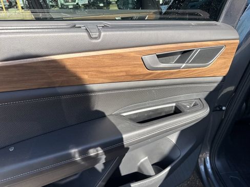 Used 2024 Volkswagen Atlas SE FWD image 33