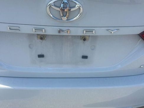 Used 2024 Toyota Camry SE FWD image 3