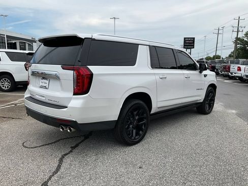 Used 2022 GMC Yukon XL Denali AWD/4WD image 28