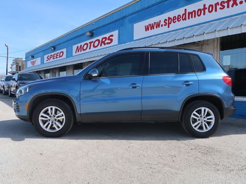 Used 2017 Volkswagen Tiguan S image 3