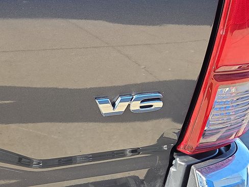 Used 2018 Toyota Tacoma SR5 image 28