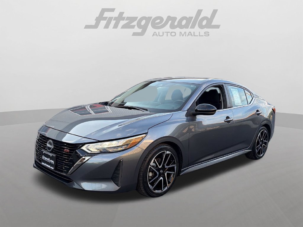 Used 2025 Nissan Sentra SR FWD image 2