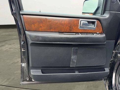Used 2015 Lincoln Navigator 4WD image 17