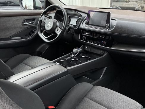 Used 2022 Nissan Rogue SV FWD image 17