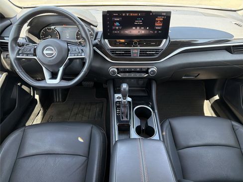 Used 2024 Nissan Altima 2.5 SR w/ SR Premium Package FWD image 2