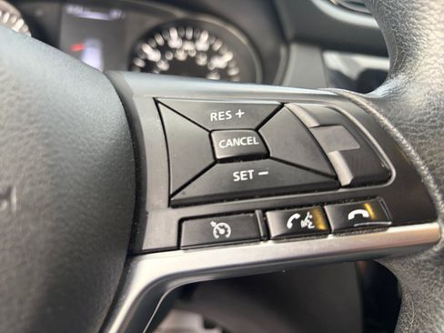 Used 2017 Nissan Rogue Sport SV FWD image 17