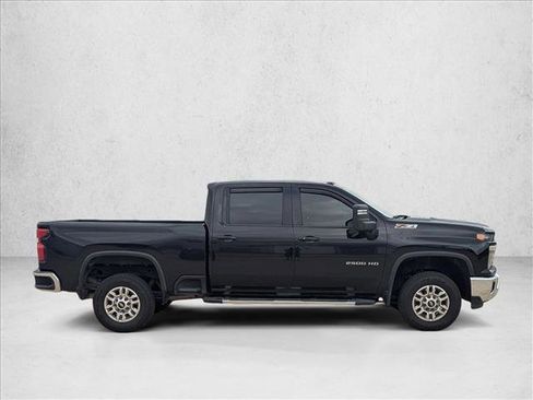 Used 2024 Chevrolet Silverado 2500 LT w/ Convenience Package AWD/4WD image 4