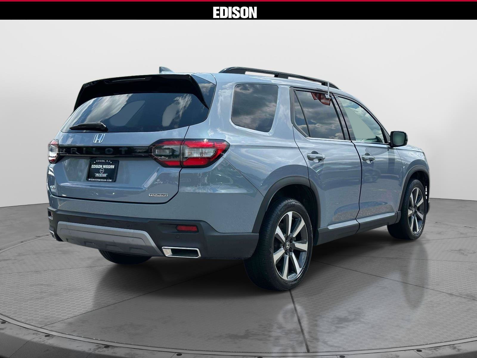 Used 2023 Honda Pilot Touring image 4