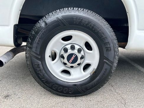 Used 2011 GMC Savana 2500 RWD image 12