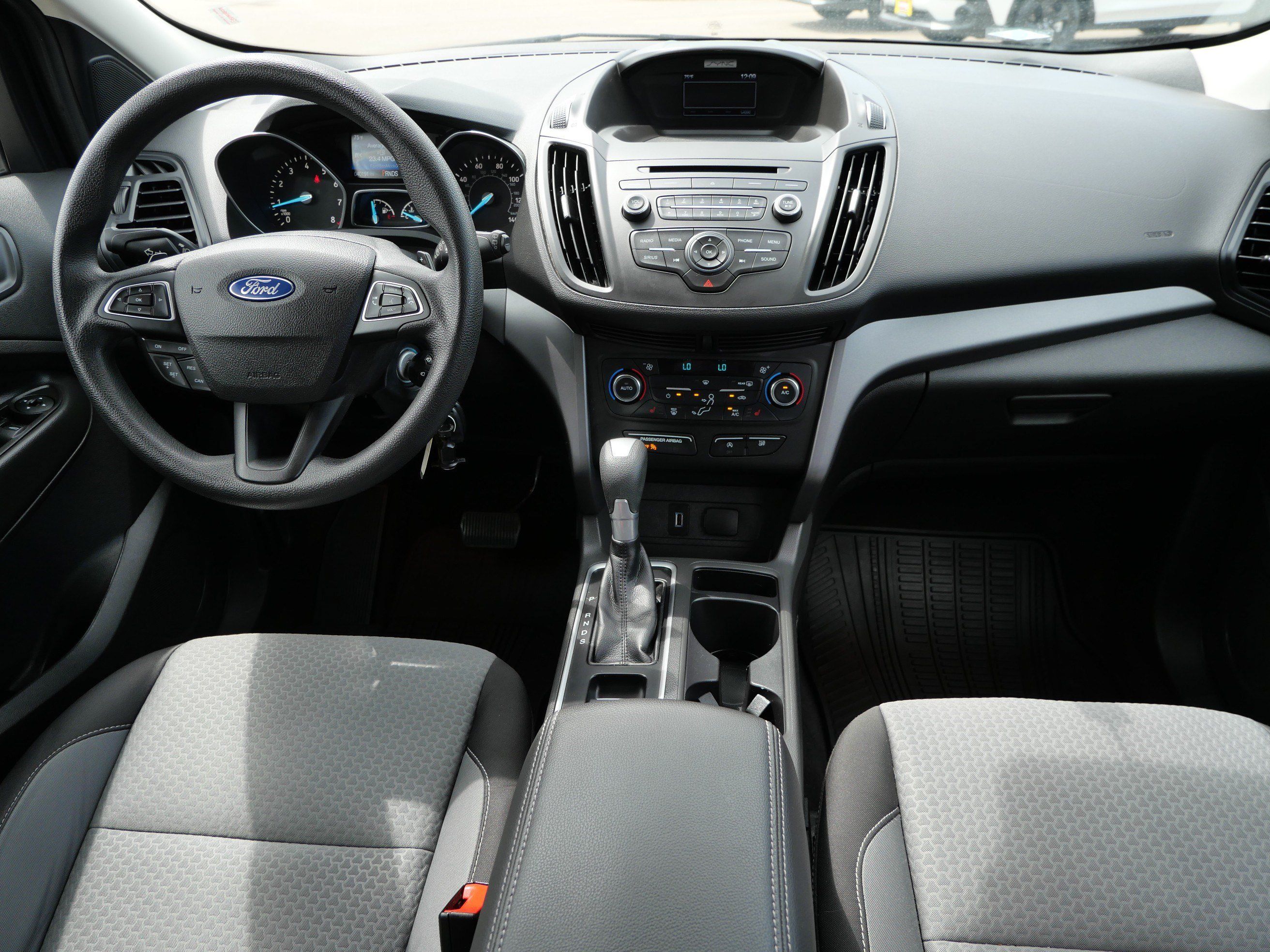 Used 2017 Ford Escape SE w/ SE Cold Weather Package AWD/4WD image 10