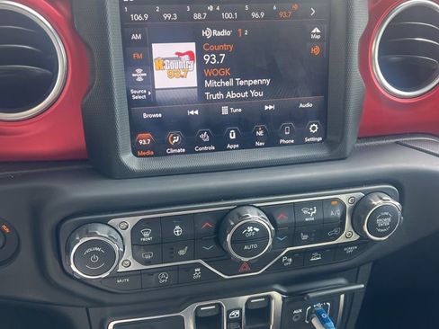 Used 2021 Jeep Gladiator Rubicon AWD/4WD image 6