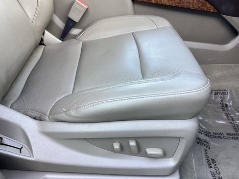 Used 2019 Chevrolet Suburban Premier image 20