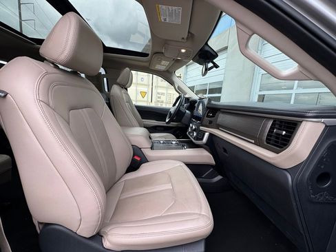 Used 2024 Ford Expedition Limited AWD/4WD image 21