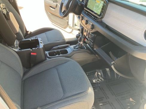 Used 2024 Jeep Gladiator Sport image 20