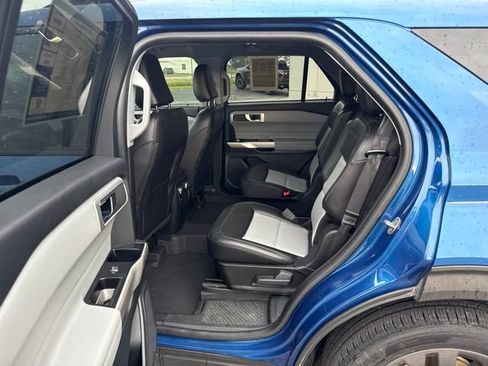 Used 2022 Ford Explorer XLT w/ Equipment Group 202A AWD/4WD image 19