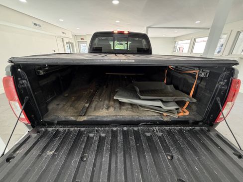Used 2014 Nissan Frontier SV w/ SV Value Truck Package AWD/4WD image 19