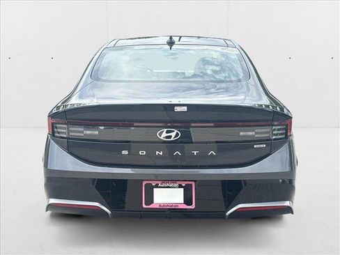 New 2025 Hyundai Sonata Limited image 8