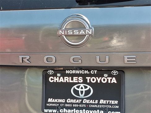 Used 2024 Nissan Rogue SV image 30