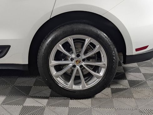 Certified 2023 Porsche Macan AWD/4WD image 12