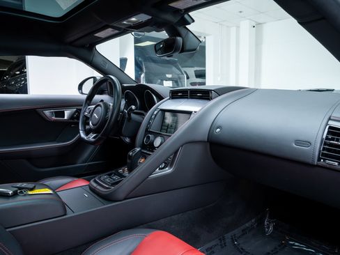 Used 2015 Jaguar F-TYPE R RWD image 20