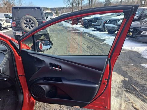 Used 2022 Toyota Prius Prime XLE image 21