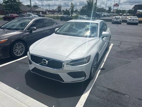 Used 2019 Volvo S60 T5 Momentum w/ Premium Package FWD image 2