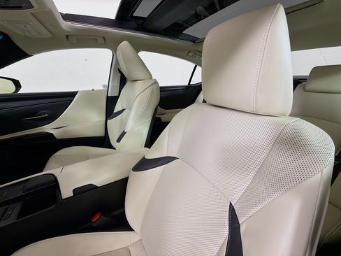 Used 2022 Lexus ES 350 w/ Premium Package image 11