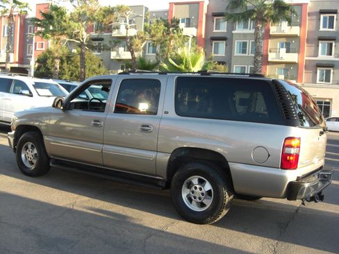 Used 2002 Chevrolet Suburban LT image 12