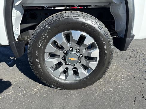 New 2026 Chevrolet Silverado 2500 Custom w/ Z71 Off-Road Package image 10