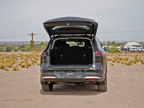Certified 2026 INFINITI QX60 Luxe w/ Cargo Package AWD/4WD image 8
