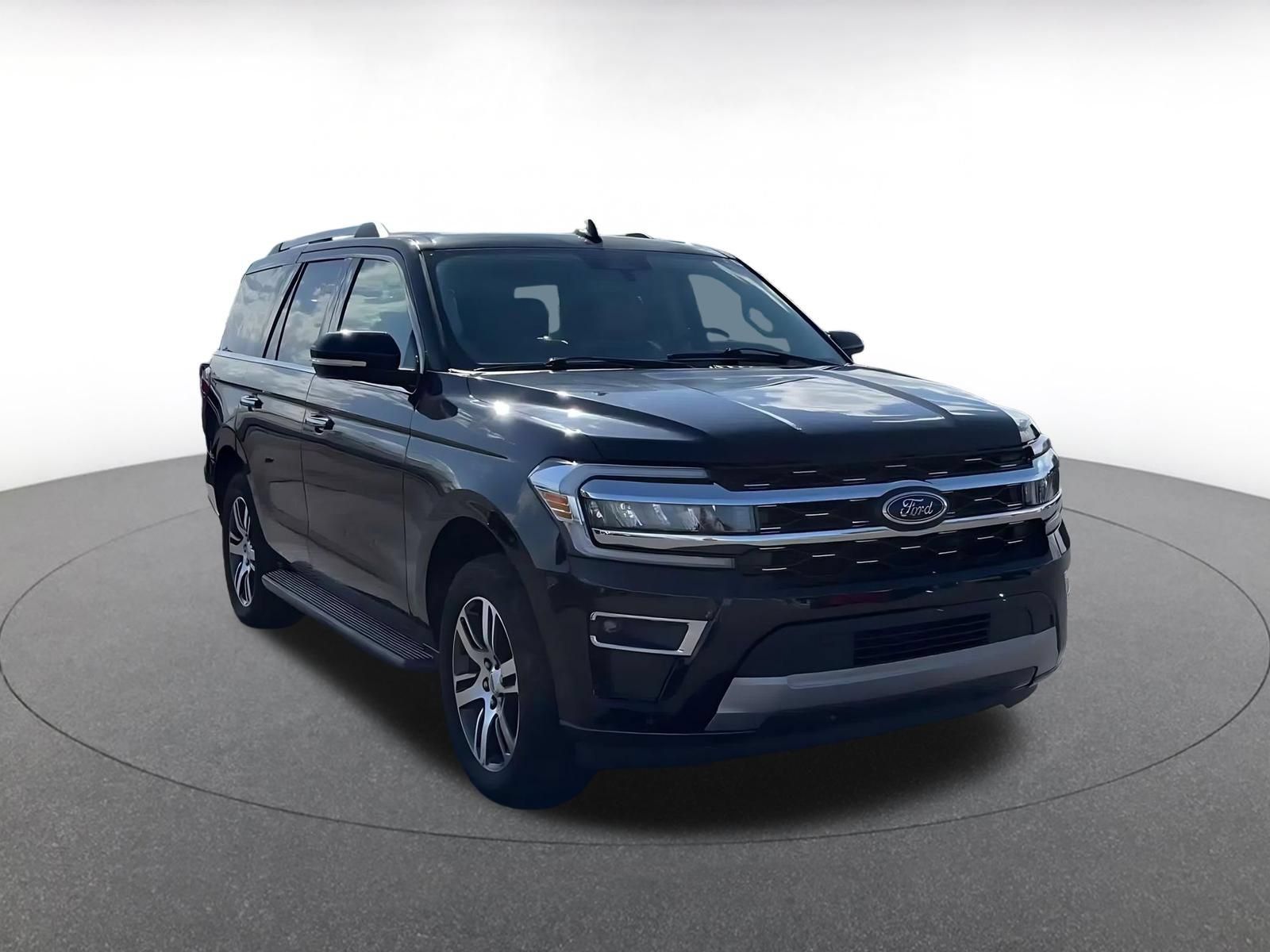 Used 2024 Ford Expedition Limited AWD/4WD image 3