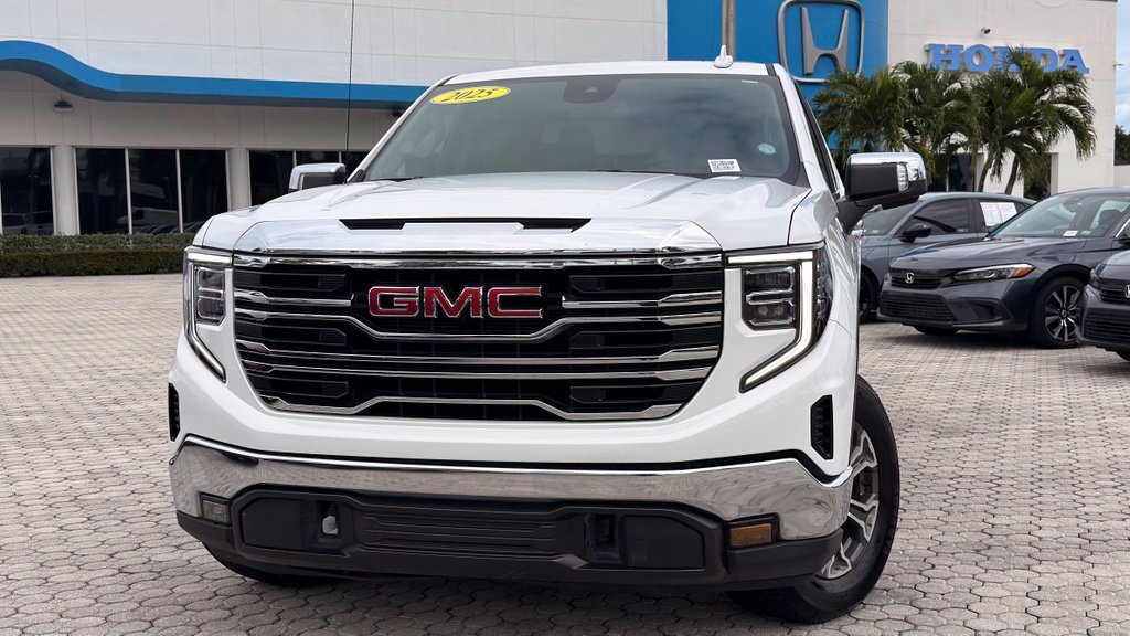 Used 2025 GMC Sierra 1500 SLT RWD image 2