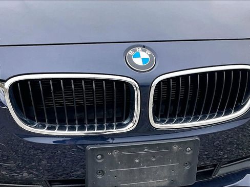 Used 2016 BMW 320i xDrive Sedan image 25
