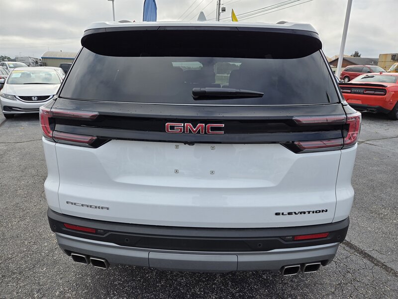 Used 2025 GMC Acadia Elevation FWD image 4