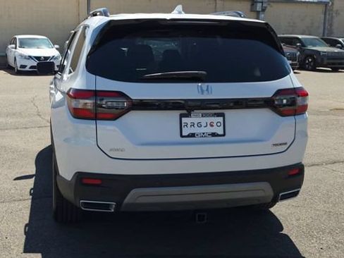 Used 2025 Honda Pilot Touring image 8