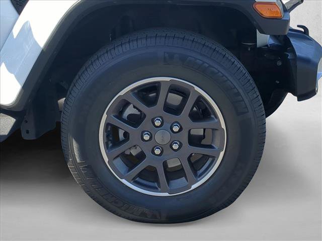 Used 2022 Jeep Gladiator Overland w/ Popular Equipment Package AWD/4WD image 17