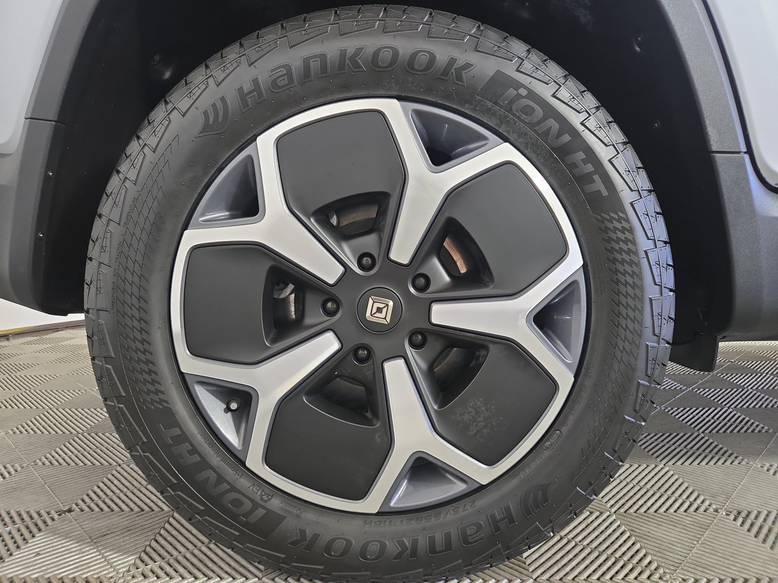 Used 2024 Rivian R1T Adventure Dual AWD/4WD image 12