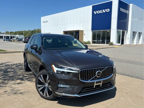 Used 2023 Volvo XC60 B5 Plus AWD/4WD image 2