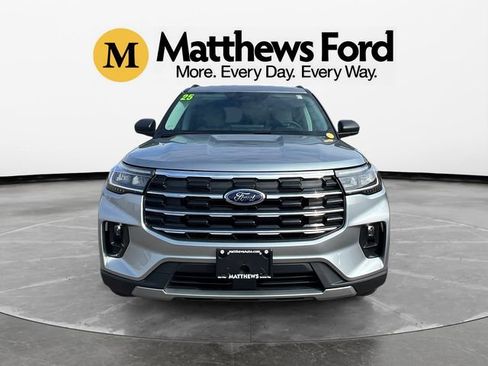 Used 2025 Ford Explorer Active w/ Active Comfort Package image 8