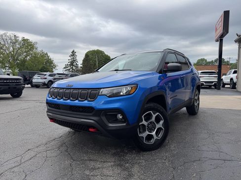 Used 2022 Jeep Compass Trailhawk w/ Sun and Sound Group AWD/4WD image 2