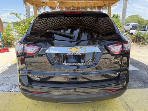 Used 2017 Chevrolet Traverse LT FWD image 6