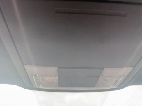 Used 2019 Ford Explorer XLT image 23