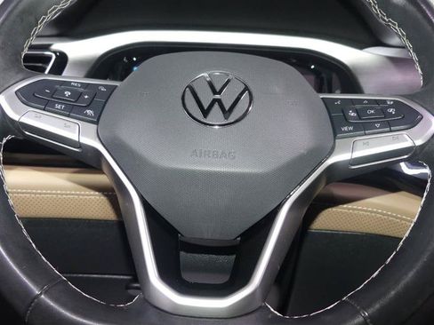Used 2024 Volkswagen Atlas Cross Sport SE FWD image 31