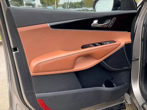 Used 2019 Kia Sorento SX image 19